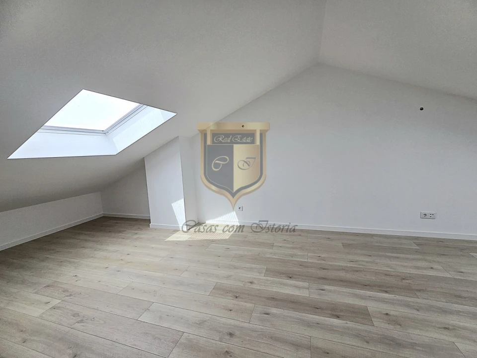 Moradia T4 para Venda em Silveira Foto 24