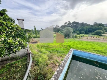 Moradia T4 para Venda em Cornes