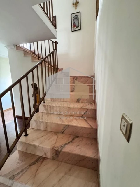 Moradia T4 para Venda em Cornes