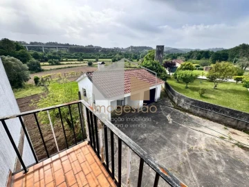 Moradia T4 para Venda em Cornes