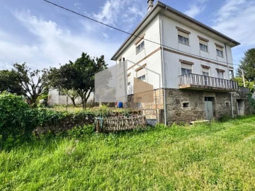 Moradia T4 para Venda em Cornes