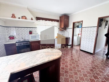 Moradia T4 para Venda em Cornes