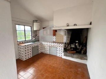 Moradia T4 para Venda em Cornes