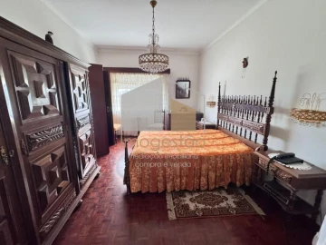 Moradia T4 para Venda em Cornes