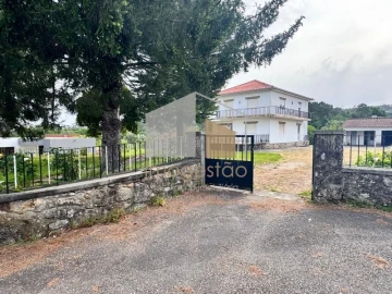 Moradia T4 para Venda em Cornes