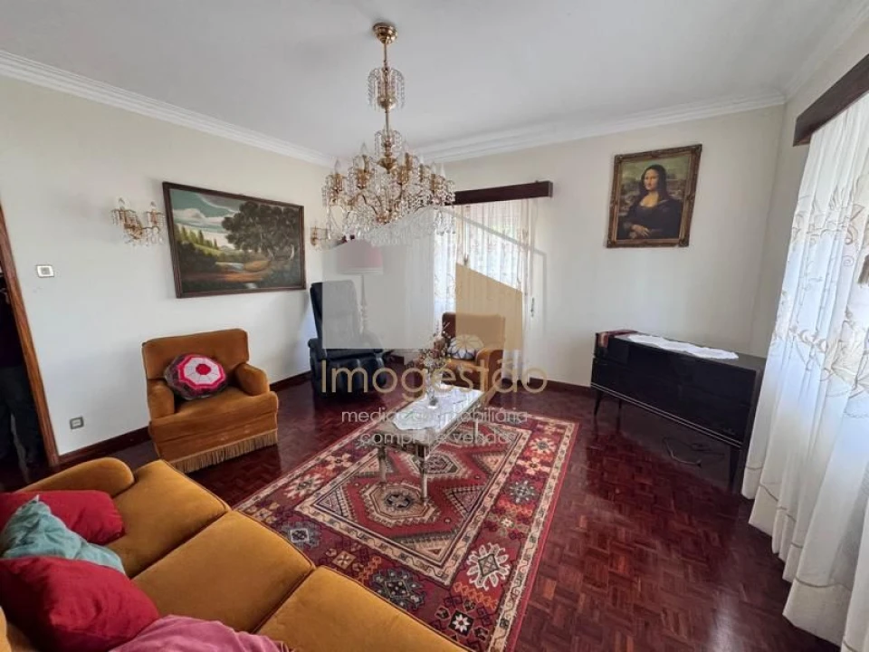 Moradia T4 para Venda em Cornes Foto 15