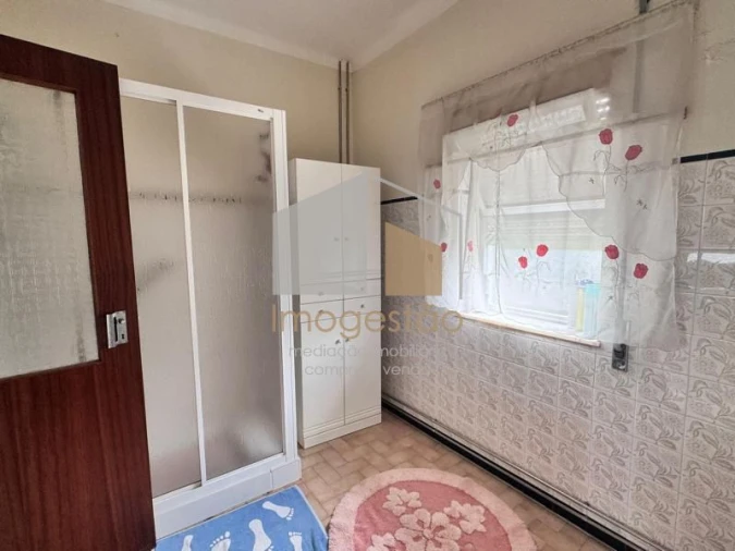 Moradia T4 para Venda em Cornes Foto 18