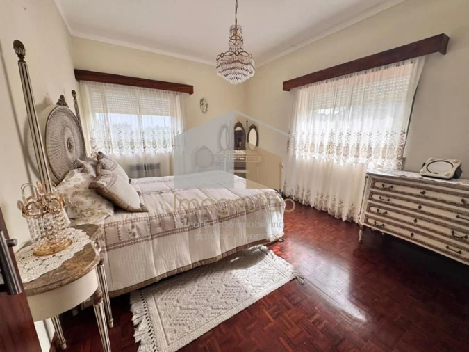 Moradia T4 para Venda em Cornes Foto 7