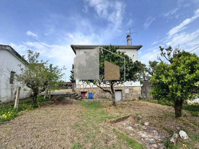 Moradia T4 para Venda em Cornes Foto 10