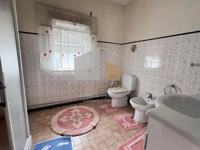 Moradia T4 para Venda em Cornes Foto 23