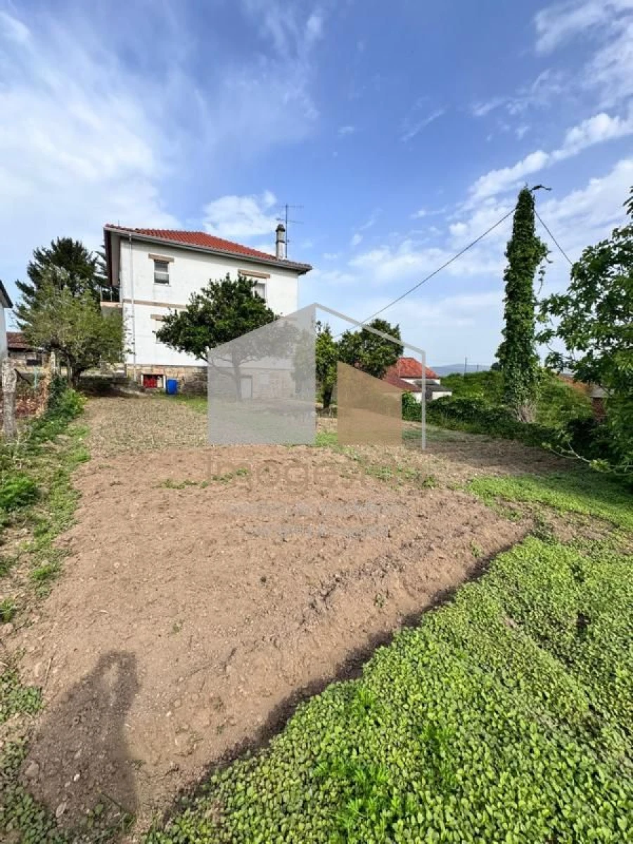 Moradia T4 para Venda em Cornes Foto 17