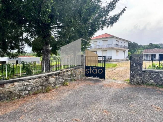 Moradia T4 para Venda em Cornes Foto 28