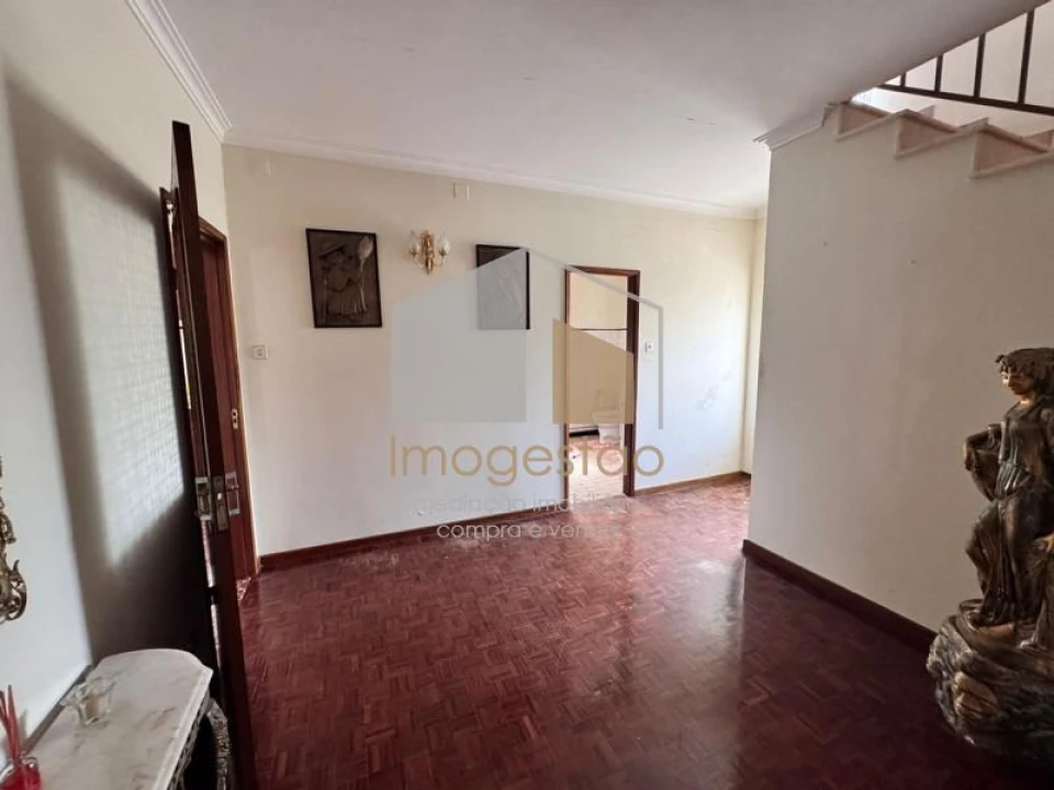 Moradia T4 para Venda em Cornes Foto 6