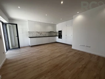 Moradia T3 para Venda em Santa Maria, São Pedro e Matacães