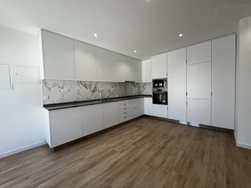 Moradia T3 para Venda em Santa Maria, São Pedro e Matacães