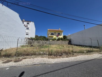 Terreno para Venda em Pontinha e Famões