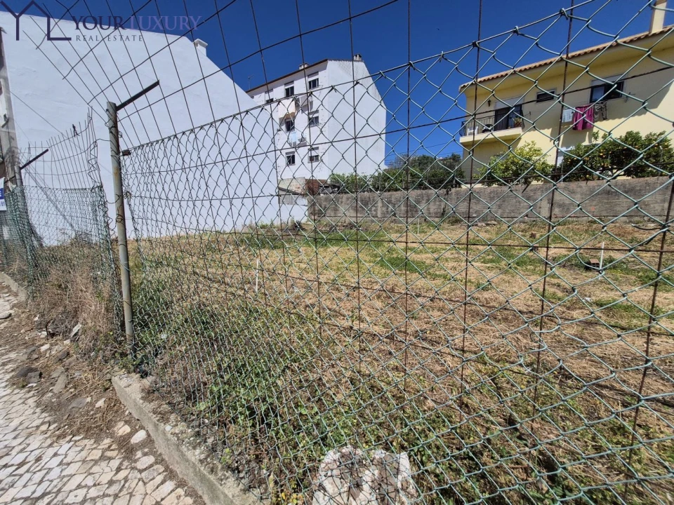 Terreno para Venda em Pontinha e Famões Foto 3