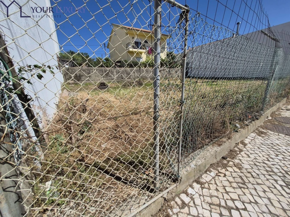 Terreno para Venda em Pontinha e Famões Foto 13