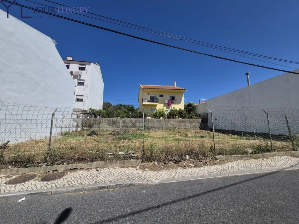 Terreno para Venda em Pontinha e Famões Foto 4