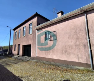 Moradia T3 para Venda em Retorta e Tougues