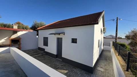 Moradia T2 para Venda em Igreja Nova do Sobral