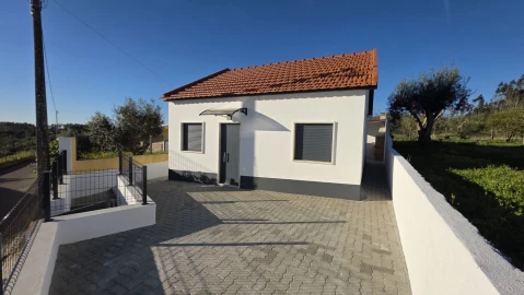 Moradia T2 para Venda em Igreja Nova do Sobral