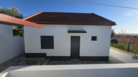 Moradia T2 para Venda em Igreja Nova do Sobral