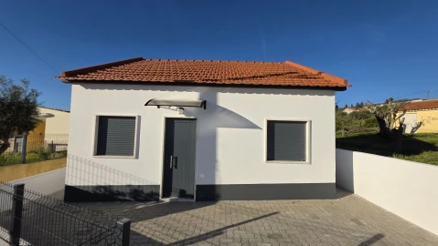 Moradia T2 para Venda em Igreja Nova do Sobral