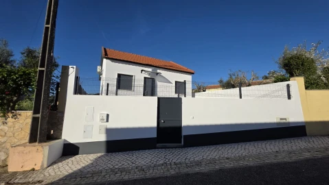 Moradia T2 para Venda em Igreja Nova do Sobral