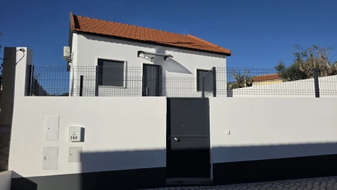 Moradia T2 para Venda em Igreja Nova do Sobral