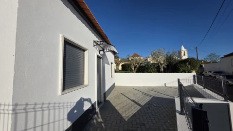 Moradia T2 para Venda em Igreja Nova do Sobral