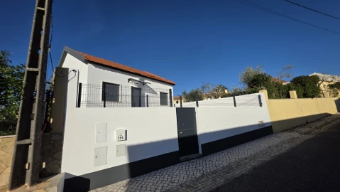 Moradia T2 para Venda em Igreja Nova do Sobral