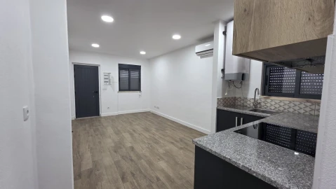 Moradia T2 para Venda em Igreja Nova do Sobral