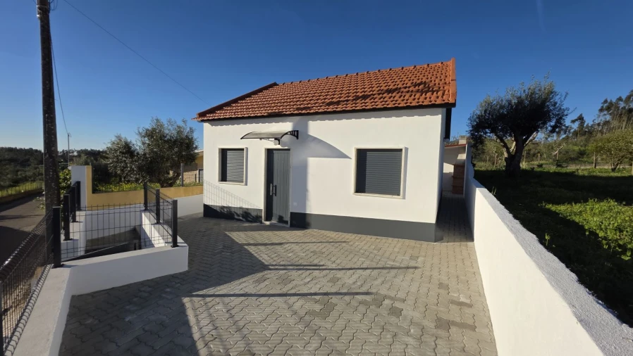 Moradia T2 para Venda em Igreja Nova do Sobral Foto 2