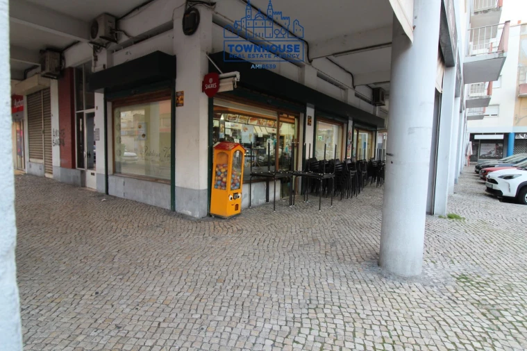 Loja para Trespasse em Pontinha e Famões Foto 8