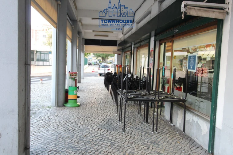 Loja para Trespasse em Pontinha e Famões Foto 3