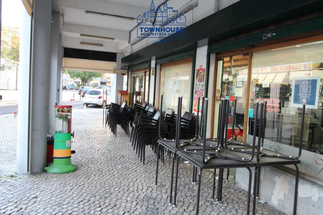 Loja para Trespasse em Pontinha e Famões Foto 2