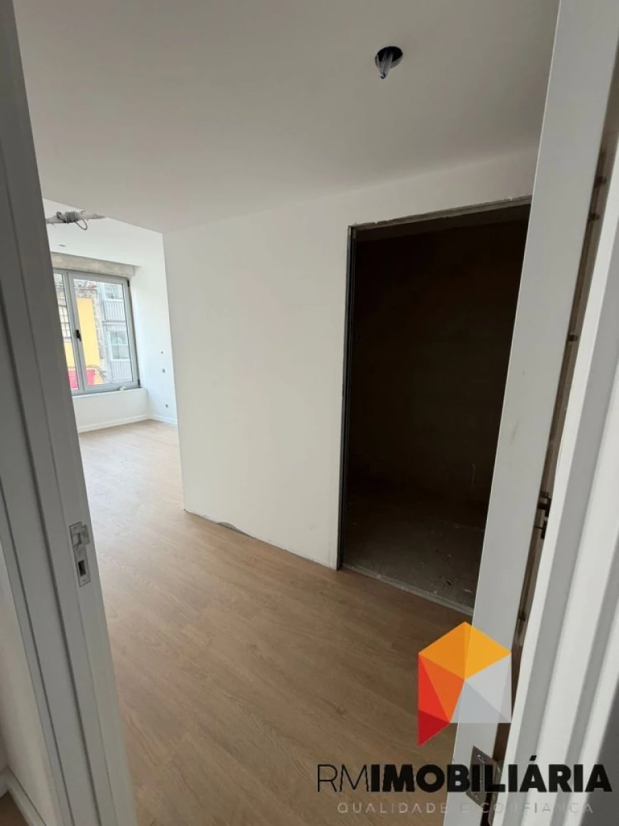 Apartamento T2 para Venda em Paranhos Foto 4