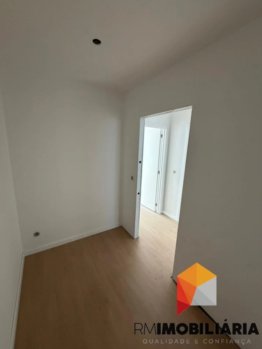 Apartamento T2 para Venda em Paranhos Foto 12