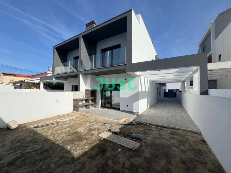 Moradia T3 para Venda em Fernao Ferro Foto 1