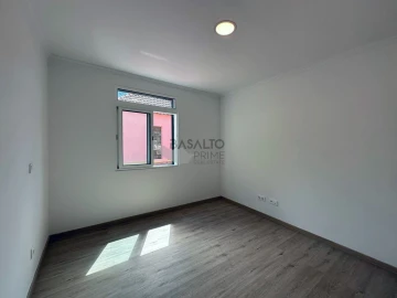 Moradia T2 para Venda em Funchal (Santa Luzia)