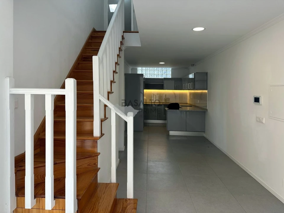 Moradia T2 para Venda em Funchal (Santa Luzia) Foto 7