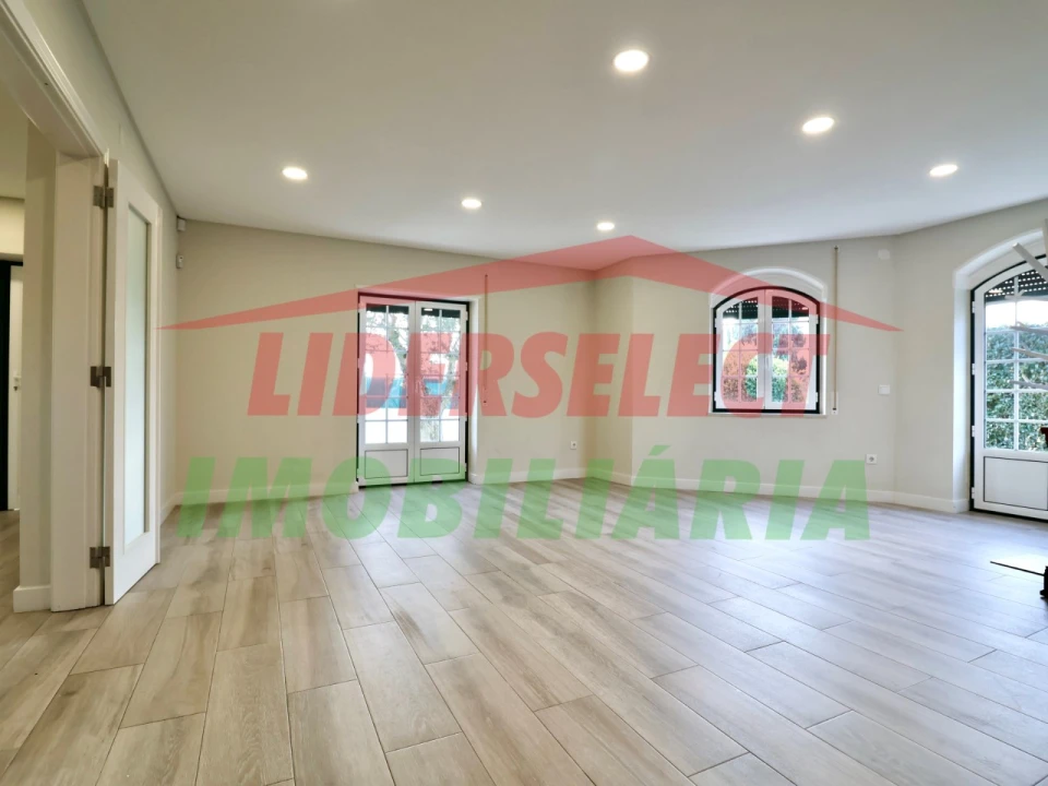 Moradia T4 para Venda em Silveira Foto 5