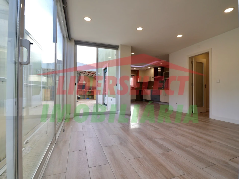 Moradia T4 para Venda em Silveira Foto 12