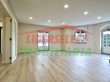 Moradia T4 para Venda em Silveira