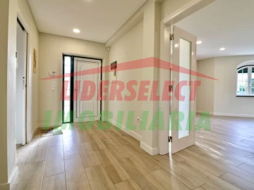 Moradia T4 para Venda em Silveira