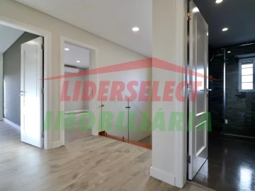 Moradia T4 para Venda em Silveira