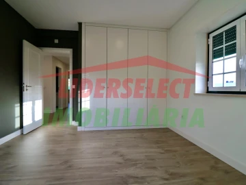 Moradia T4 para Venda em Silveira