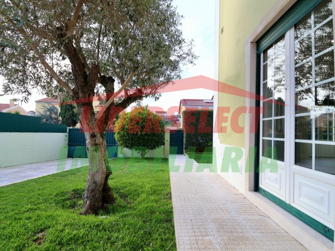 Moradia T4 para Venda em Silveira Foto 28