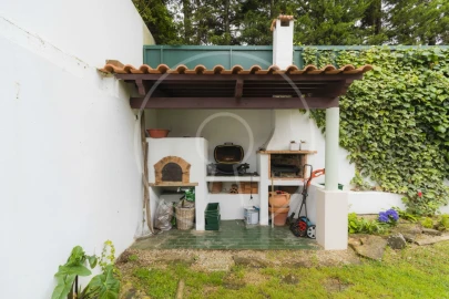 Moradia T5 para Arrendamento em Rio de Mouro